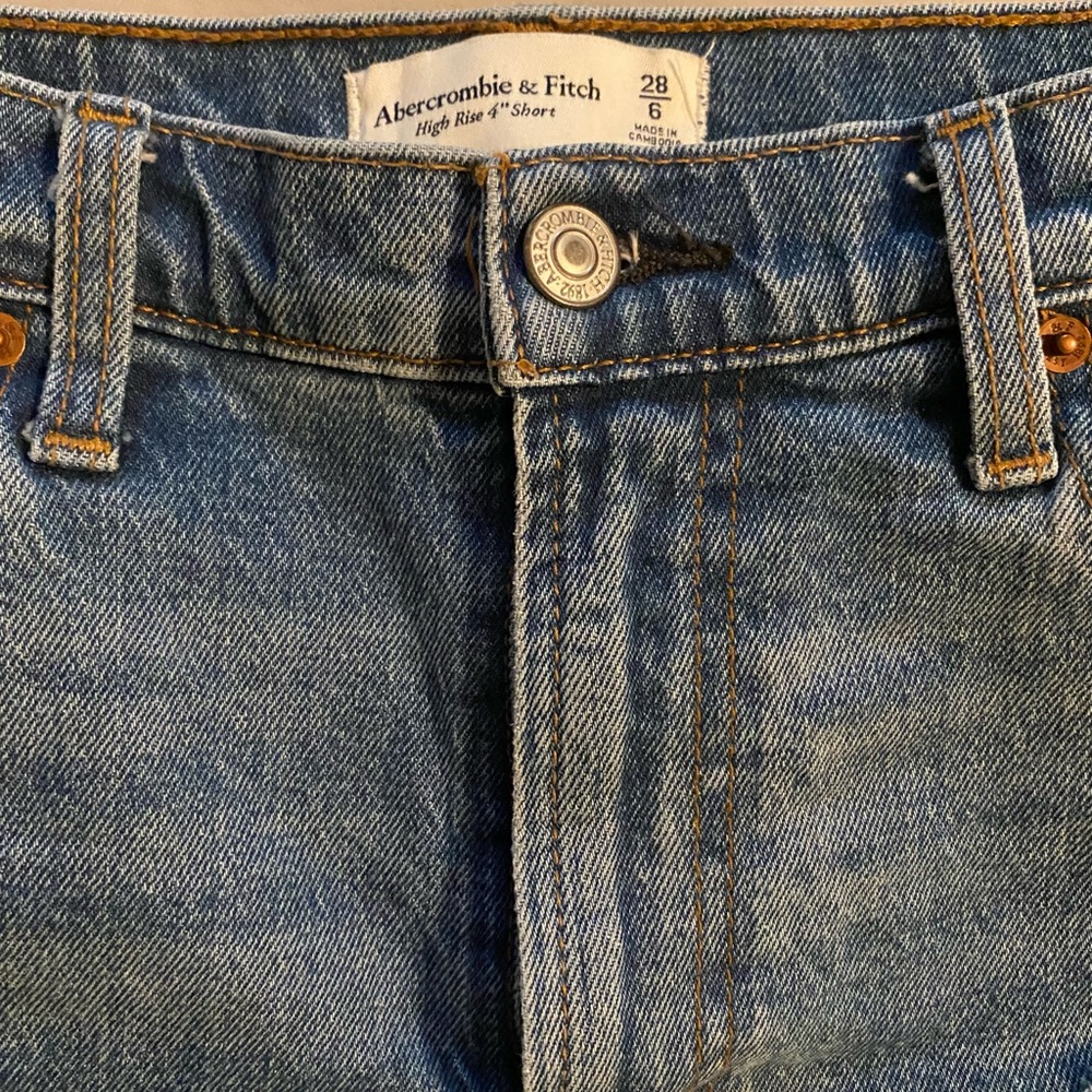 Women’s Abercrombie & Fitch jean shorts - Picture 3 of 3
